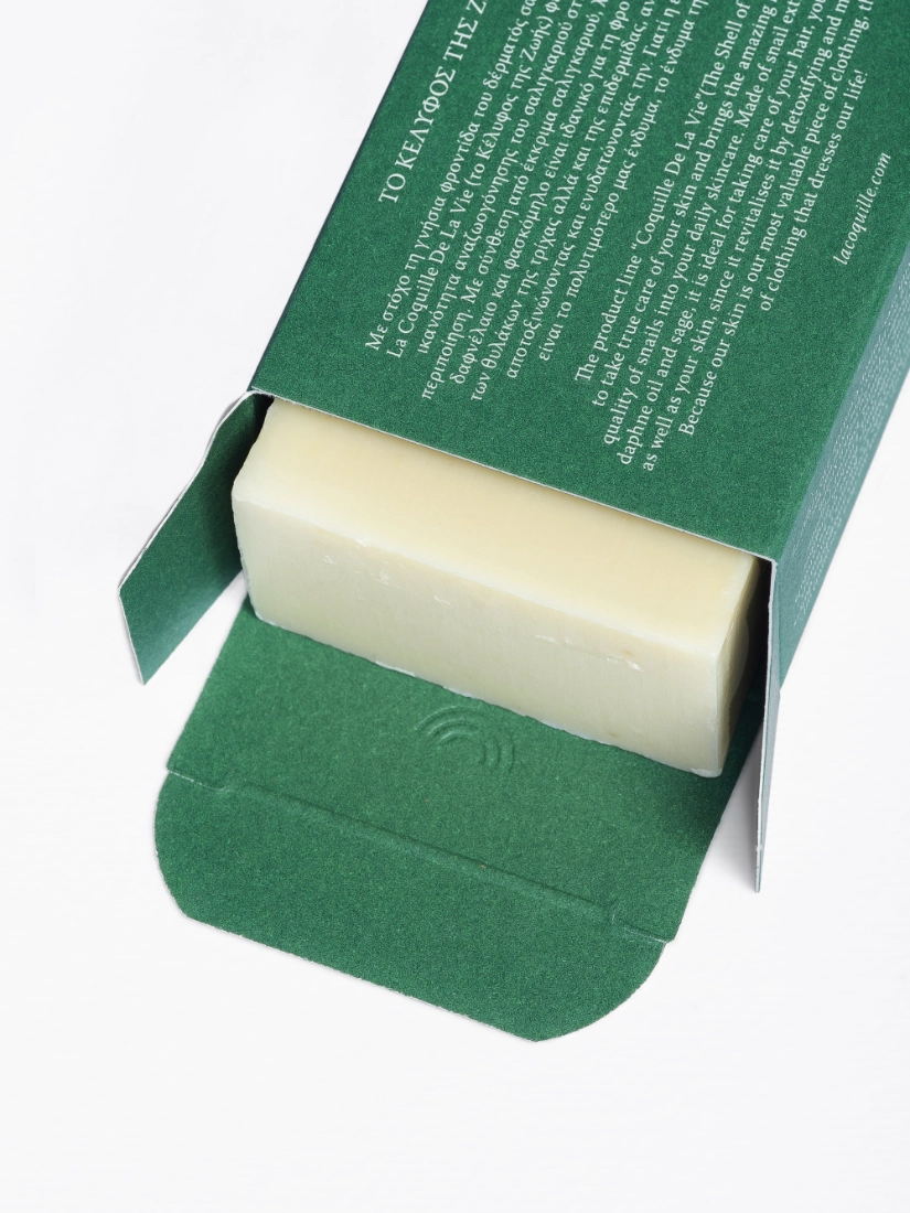 LA-COQUILLE-DE-LA-VIE-482350-soap-bar-with-snail-secretion-daphne-oil-and-sage-80g-2.webp