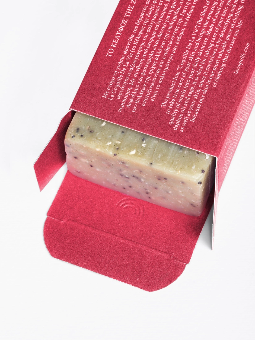 LA-COQUILLE-DE-LA-VIE-482398-soap-bar-with-snail-secretion-rosemary-and-poppy-seeds-80g-2.webp